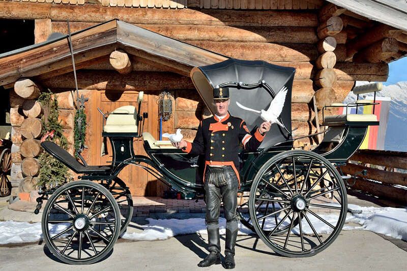 Wedding carriage and white carrier pigeons at the Postkutscherhof