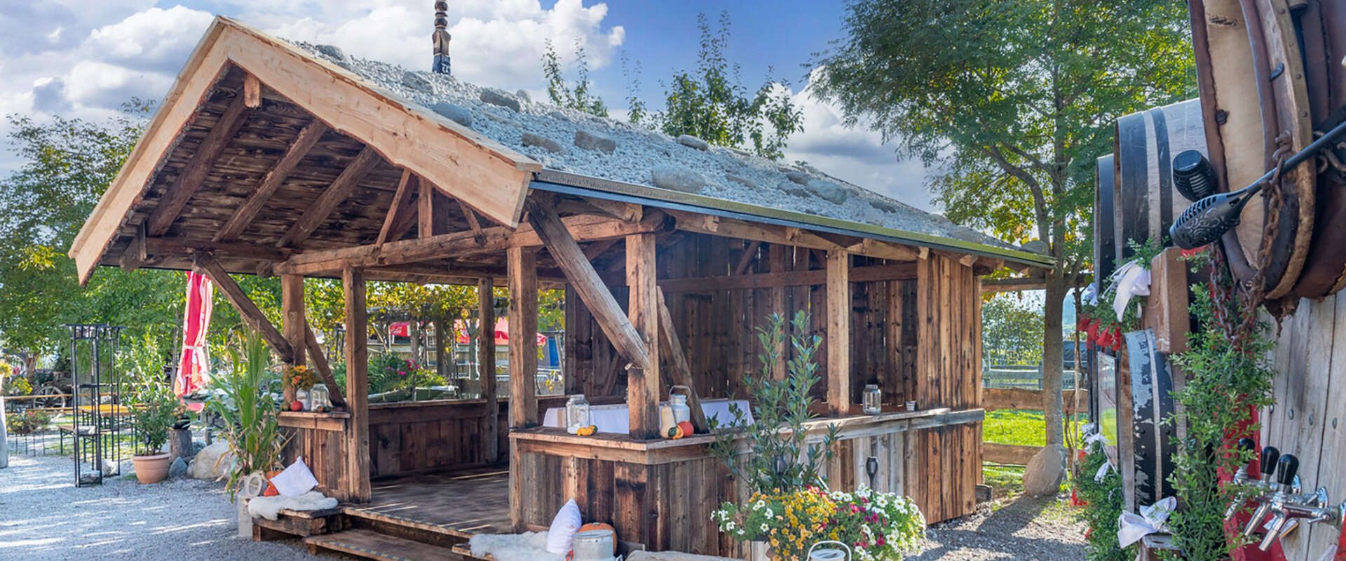 Hütte im Außenbereich des Postkutscherhofs