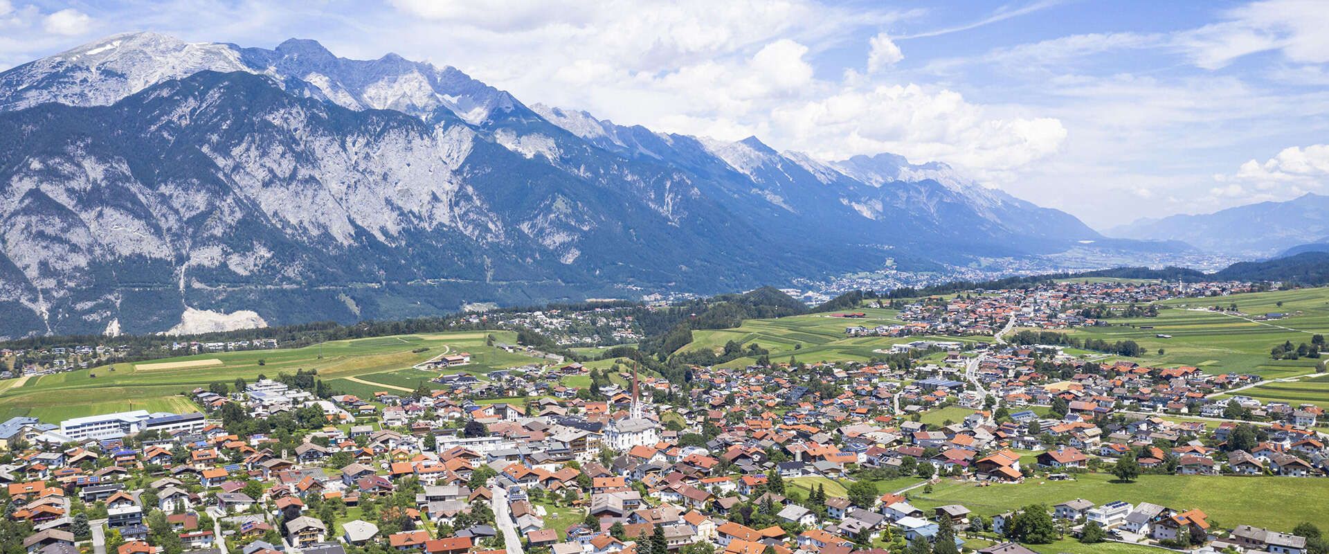 Ortsansicht Axams im Sommer